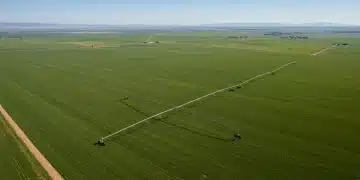 Modern center pivot irrigation system operating in a large US agricultural field